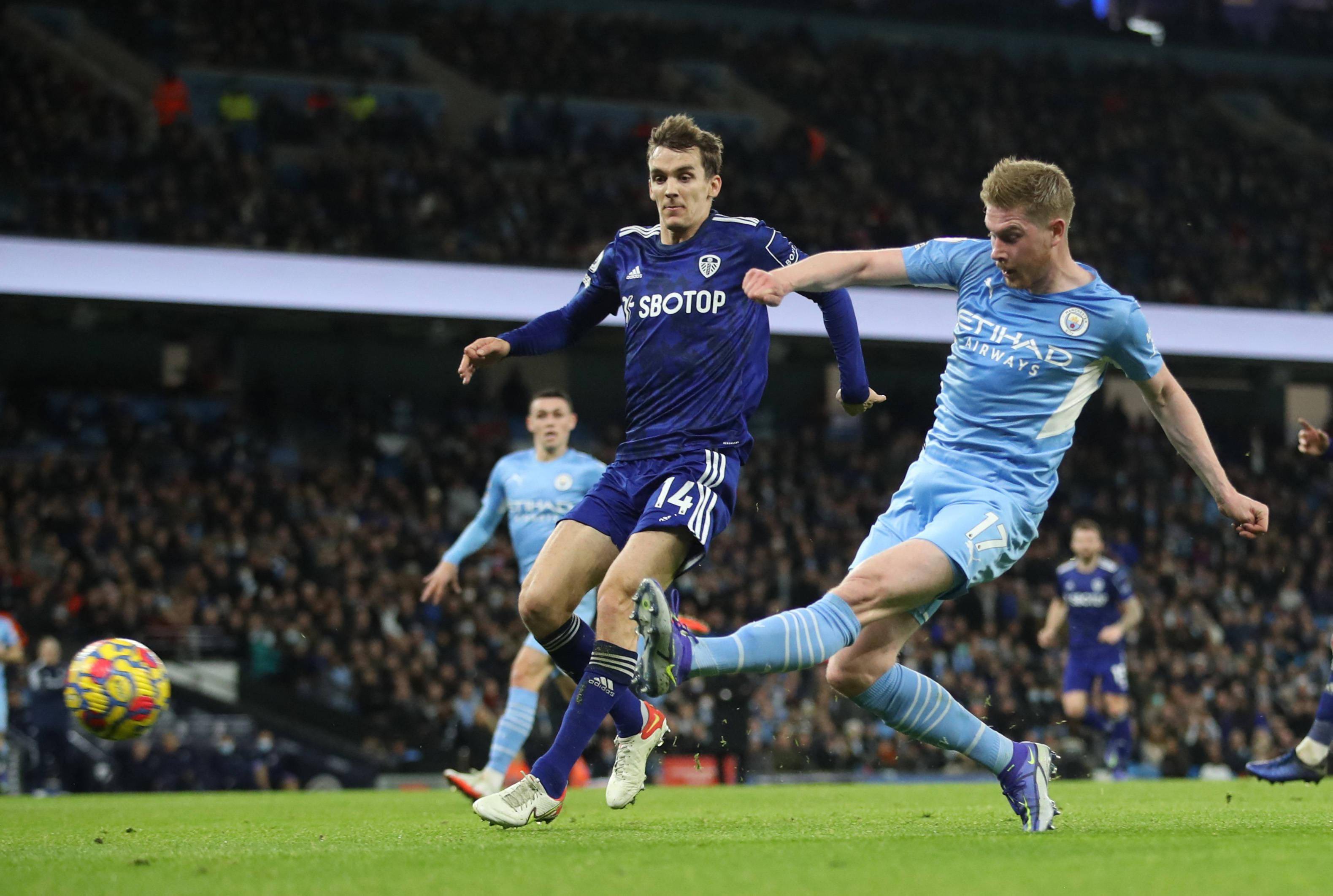 更为紧密的 更为紧密的